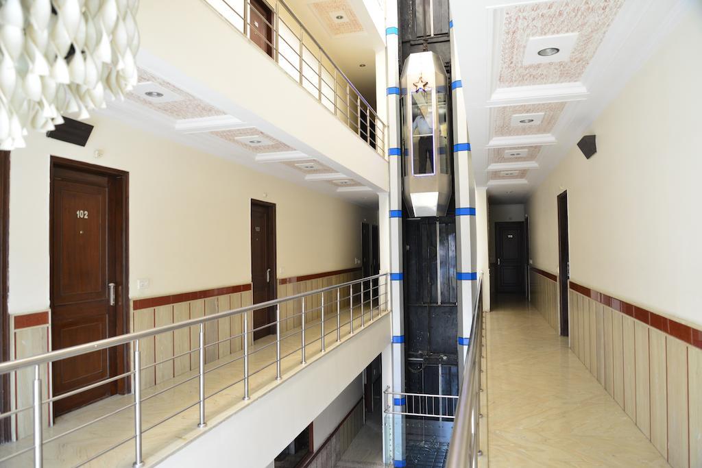 Hotel Maharaja Residency Джаландхар Екстериор снимка