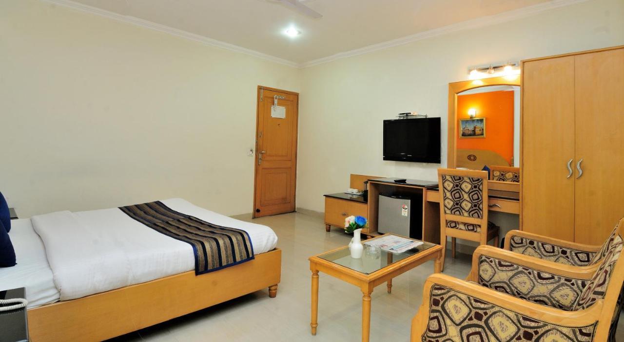 Hotel Maharaja Residency Джаландхар Екстериор снимка