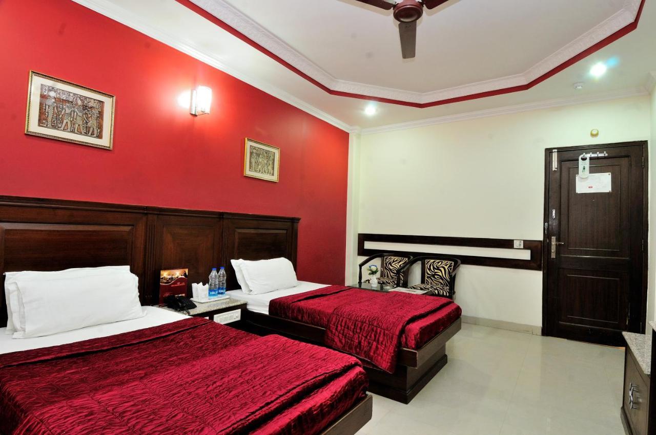 Hotel Maharaja Residency Джаландхар Екстериор снимка