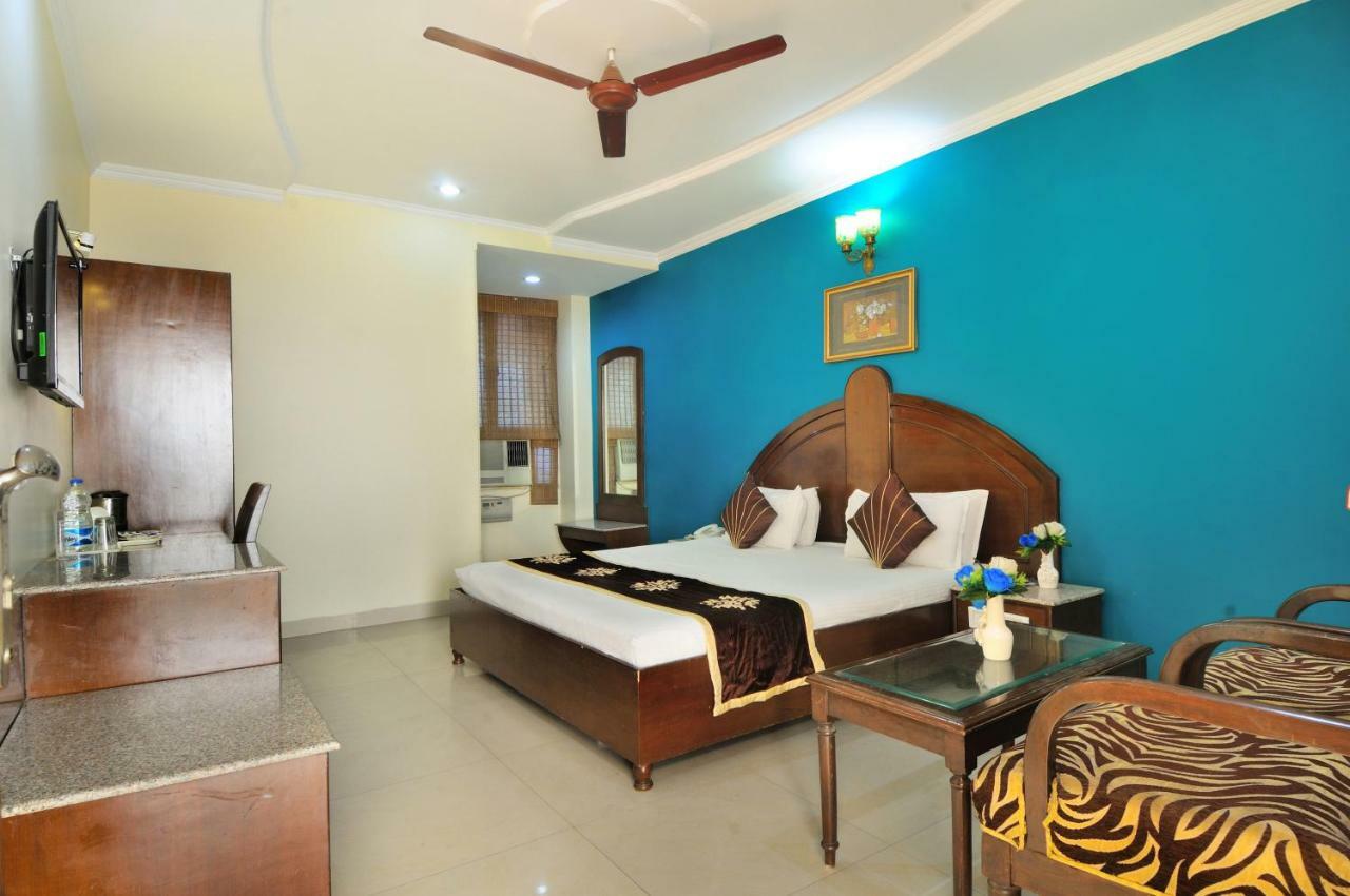 Hotel Maharaja Residency Джаландхар Екстериор снимка