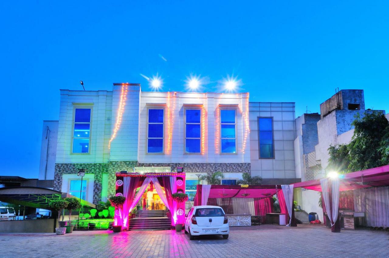 Hotel Maharaja Residency Джаландхар Екстериор снимка
