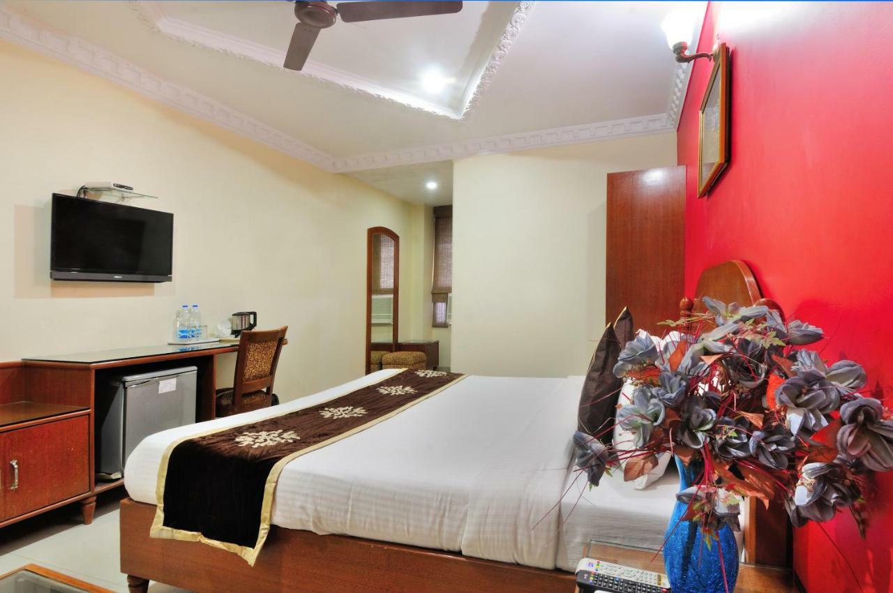 Hotel Maharaja Residency Джаландхар Екстериор снимка