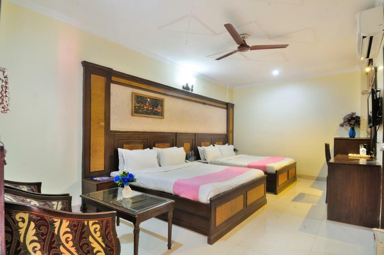 Hotel Maharaja Residency Джаландхар Екстериор снимка