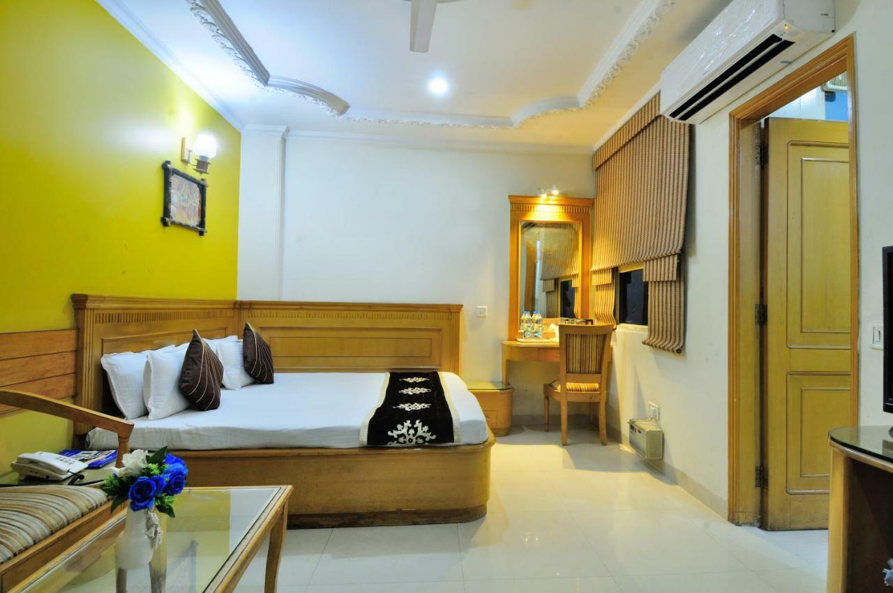 Hotel Maharaja Residency Джаландхар Екстериор снимка