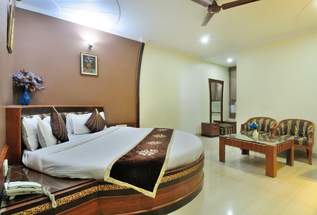 Hotel Maharaja Residency Джаландхар Екстериор снимка