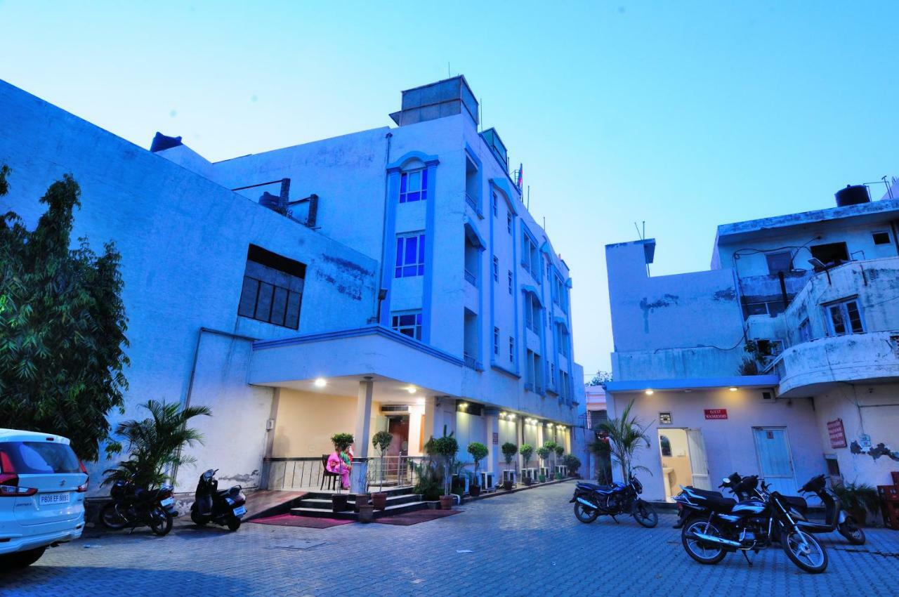 Hotel Maharaja Residency Джаландхар Екстериор снимка
