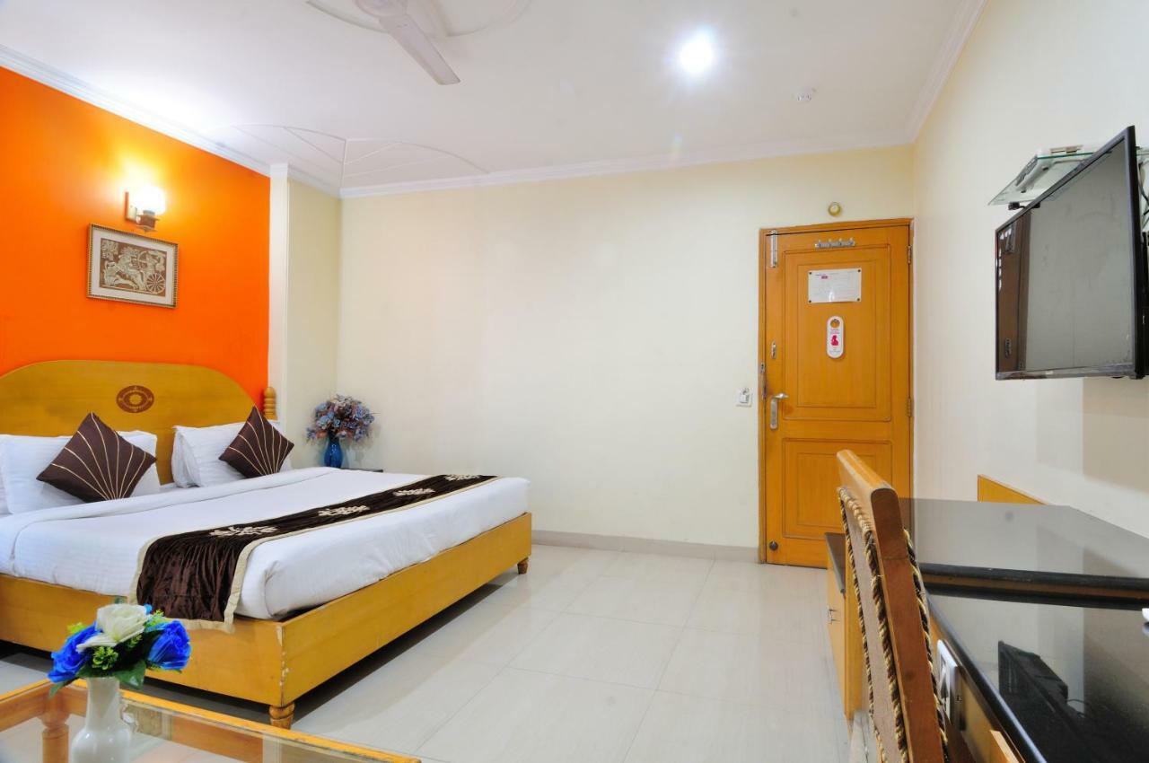Hotel Maharaja Residency Джаландхар Екстериор снимка